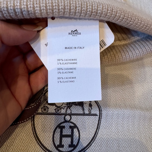 Hermes Heaven Beanie in creme and sable cashmere main image 7